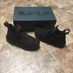 lebron 16 boys grade school